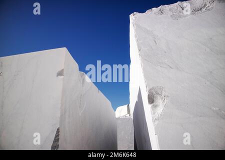 Deposito di blocchi di statuaria in marmo bianco Foto Stock