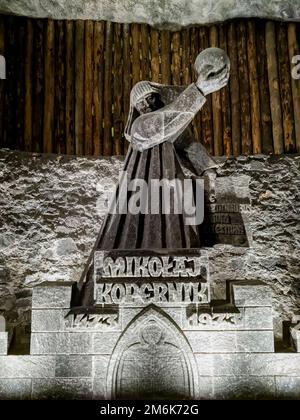 Scultura raffigurante la figura di Nicolaus Copernico (polacco Mikołaj Kopernik). La miniera di sale di Wieliczka è stata iscritta nella lista dei patrimoni dell'umanità dell'UNESCO. Foto Stock