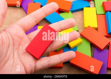 Blocchi di legno di vari colori Foto Stock