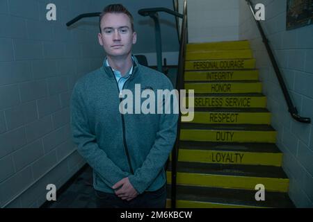 Boise state University Army ROTC Cadet Cole Arbaugh ha ricevuto la sua commissione il 6 maggio 2022 e si laureerà alla BSU il 7 maggio 2022. Arbaugh è da Jerome, Idaho, circa 100 miglia a sud-est di Boise. Arbaugh, un maggiore psicologia, entrerà nel dovere attivo USA Esercito nel ramo di intelligence militare. Inizialmente si arruolò nella Guardia Nazionale dell'Idaho Army e si unì al ROTC attraverso il programma di Iscrizione simultanea. La Boise state University Primavera 2022 Semester ha terminato il Battaglione Bronco. Diversi cadetti hanno ricevuto la loro commissione venerdì 6 maggio 2022 con la famiglia Foto Stock