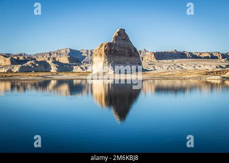 Lake Power negli Stati Uniti a livelli record bassi. La foto viene scattata più di 30 metri sotto il livello normale dell'acqua. Foto Stock