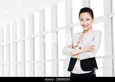 Una giovane donna di affari Foto Stock