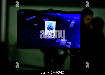 Friuli - Stadio Dacia Arena, Udine, 04 gennaio 2023, Il VAR Monitor durante Udinese Calcio vs Empoli FC - calcio italiano Serie A match Foto Stock