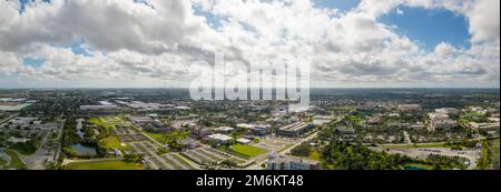 DAVIE, FL, USA - 3 gennaio 2022: Foto aerea Florida Atlantic University DAVIE Campus Broward College panorama Foto Stock