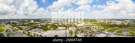 DAVIE, FL, USA - 3 gennaio 2022: Foto aerea Florida Atlantic University DAVIE Campus Broward College panorama Foto Stock