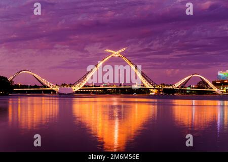 Matagarup Bridge Lights on the Swan River, Burswood, Perth Western Australia Foto Stock