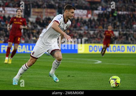 Stefan Posch (Bologna FC) durante il Campionato Italiano di Calcio una partita del 2022/2023 tra AS Roma vs Bologna FC allo Stadio Olimpico di Roma il 04 gennaio 2023. Foto Stock