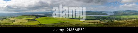 Una vista panoramica del paesaggio di Lough Swilly nella contea di Donegal nel nord dell'Irlanda Foto Stock