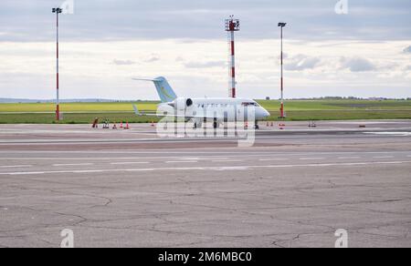 Lussuoso parcheggio privato per aerei in aeroporto Foto Stock