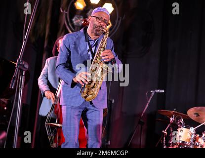 Cracow, Polonia - 08 luglio 2022: Kenny Garrett Quintet suona dal vivo sul palco del Kijow Center al Summer Jazz Festival di Cracovia, Polonia Foto Stock