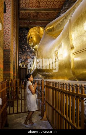 Wat Pho tempio a Bangkok Thailandia, il tempio del buddha reclinato a Bangkok Foto Stock