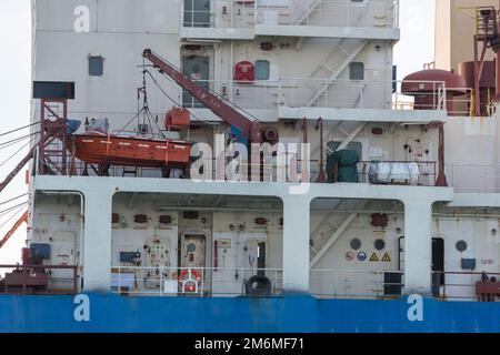 Vista sul ponte, portarinfuse a scarico autonomo, Tarragona, Catalogna, Spagna Foto Stock