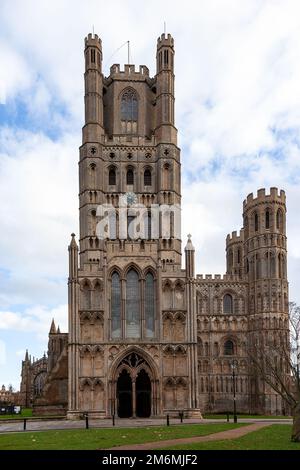 ELY, CAMBRIDGESHIRE, Regno Unito - NOVEMBRE 22 : Vista esterna della Cattedrale di Ely il 22 Novembre 2012 Foto Stock