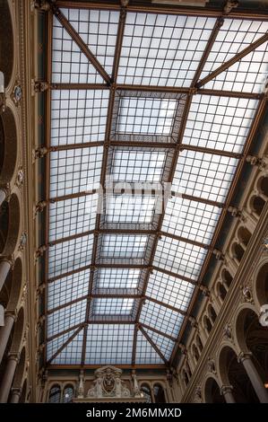 Vista interna del Palazzo di giustizia o del Justizpalast. Questo edificio neorinascimentale è stato costruito tra il 1875 e il 1881 ed è la sede della Corte Suprema Foto Stock