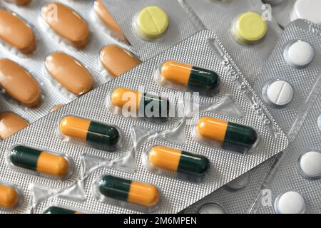 Attualmente, le malattie respiratorie sono in forte aumento, ma vi è una carenza di molti dei farmaci necessari, tra cui penicillina e Nurofen. Th Foto Stock