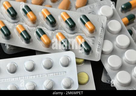 Attualmente, le malattie respiratorie sono in forte aumento, ma vi è una carenza di molti dei farmaci necessari, tra cui penicillina e Nurofen. Th Foto Stock
