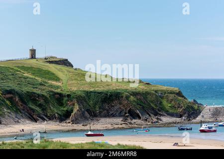 BUDE, CORNOVAGLIA/UK - AGOSTO 15 : Spiaggia e porto a Bude in Cornovaglia il 15 Agosto 2013. Persone non identificate. Foto Stock