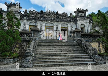 Hue, Vietnam - 25 dicembre 2022: Viste della tomba di Khai Dinh a Hue, Vietnam. Foto Stock