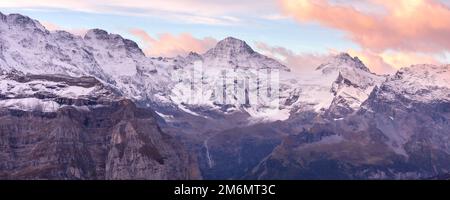 Vista panoramica dell'alba delle Alpi svizzere, Svizzera Foto Stock