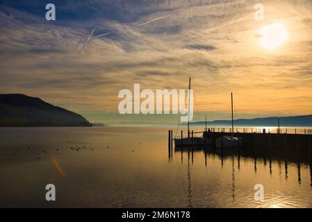 Tramonto sul lago di costanza in Germania in inverno Foto Stock