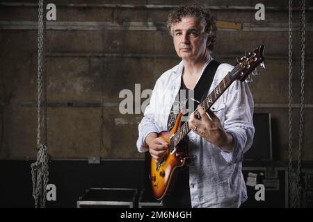 Jakko Jakszyk fotografò presso gli Elstree Studios di Londra. Foto Stock