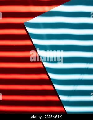 Sfondo estivo a righe rosse e blu Foto Stock
