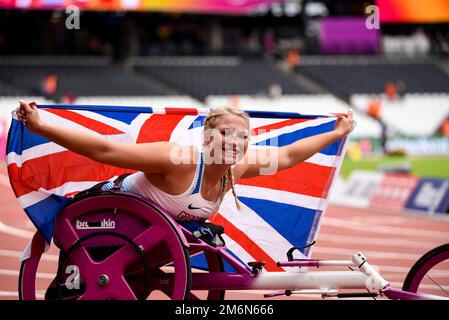 Sammi Kinghorn festeggia la vittoria dell'oro nella gara su sedia a rotelle del 100m T53 al Campionato Mondiale di Para Athletics 2017 di Londra, Regno Unito. Atleta britannico Foto Stock