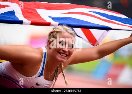 Sammi Kinghorn festeggia la vittoria dell'oro nella gara su sedia a rotelle del 100m T53 al Campionato Mondiale di Para Athletics 2017 di Londra, Regno Unito. Atleta britannico Foto Stock