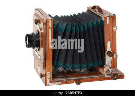 Vecchia macchina fotografica nera d'epoca antica il 19th ° secolo isolato su sfondo bianco con percorso scogliera. Russia. Foto Stock