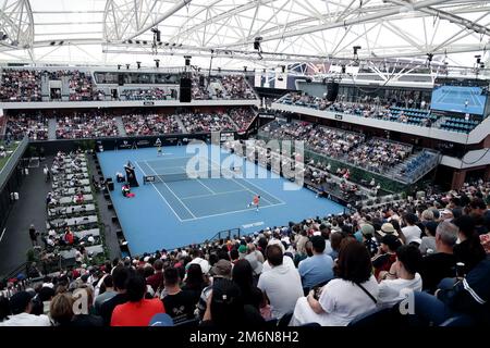 Adelaide, Australia, 5 gennaio 2023. Vista dello stadio durante la partita internazionale di tennis di Adelaide tra Novak Djokovic di Serbia e Quentin Halys di Francia a Memorial Drive il 05 gennaio 2023 ad Adelaide, Australia. Credit: Peter Mundy/Speed Media/Alamy Live News Foto Stock