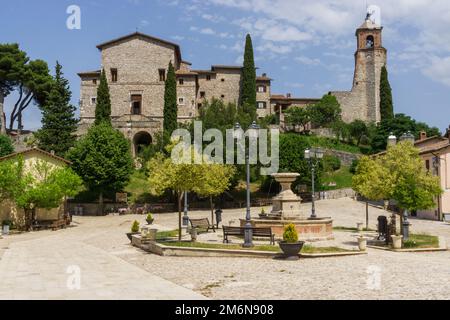 Greccio è una piccola città medievale del Lazio, in Italia, famosa per il santuario cattolico di San Francesco (Santuario di Greccio) Foto Stock