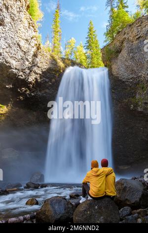 Helmcken Falls, la cascata più famosa del Wells Gray Provincial Park nella British Columbia, Canada Foto Stock