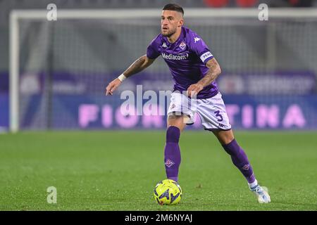 Firenze, Italia. 04th Jan, 2023. Cristiano Biraghi (ACF Fiorentina) durante ACF Fiorentina vs AC Monza, campionato italiano di calcio Serie A match in Florence, Italy, Gennaio 04 2023 Credit: Independent Photo Agency/Alamy Live News Foto Stock