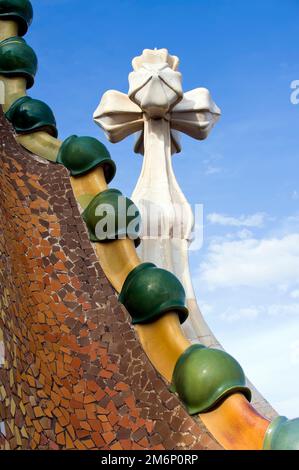 Tetto della casa Batlo progettato da Antonio Gaudi, Barcellona, Catalogna, Spagna Foto Stock