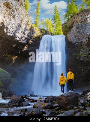 Moul Falls, la cascata più famosa del Wells Gray Provincial Park nella British Columbia, Canada Foto Stock