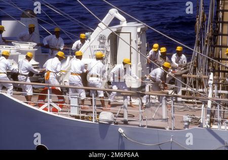 Equipaggio al barbecue giapponese Kaiwo Maru II Foto Stock