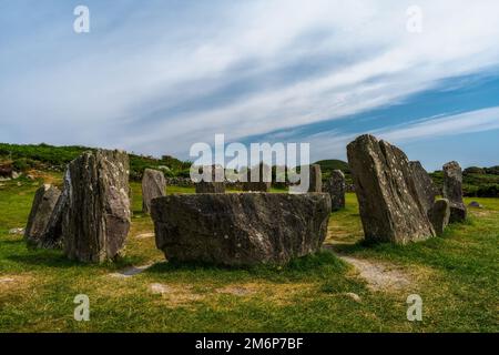 Una vista del cerchio di pietre di Drombeg nella contea di Cork in Irlanda Foto Stock