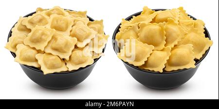 Ravioli di pasta isolato su bianco, profondità di campo Foto Stock
