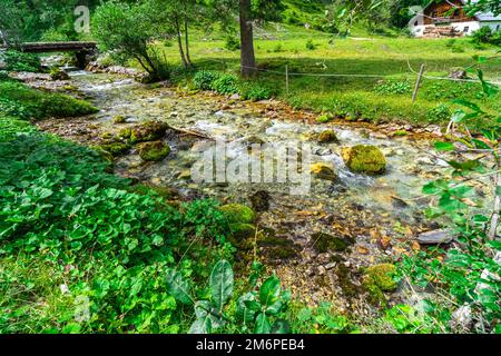 Escursioni intorno al lago Hunters vicino Sankt Johann a Pongau in Austria Foto Stock