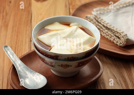 Tahwa o Kembang Tahu o Kembang Tahu, dessert tradizionale indonesiano Foto Stock