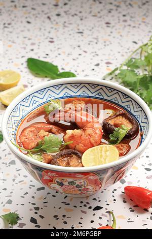 Zuppa di gamberi tailandese con citronella o Tom Yum Goong Foto Stock