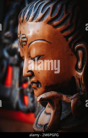 Maschera del Buddha, Buddha artigianale conservato per la vendita nella strada del Nepal. Foto Stock