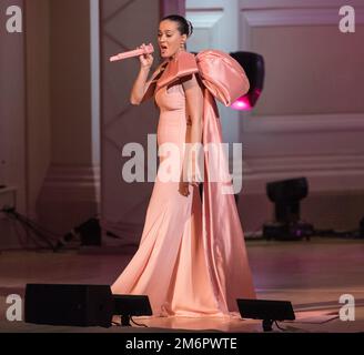 Katy Perry si esibisce presso la David Lynch Foundation Benefit Foto Stock