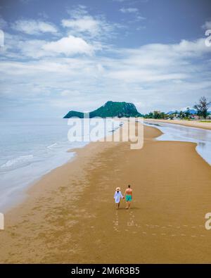 Khao Kalok Beach Pranburi Thailandia, spiaggia pulita con sabbia soffice a sud di Hua Hin Thailandia Foto Stock