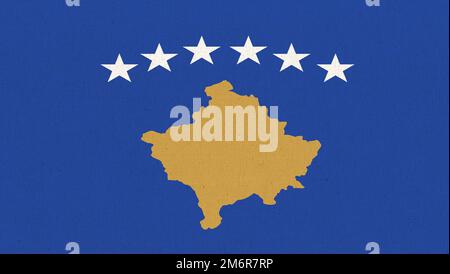 Bandiera del Kosovo. Bandiera del nuovo paese europeo Repubblica del Kosovo sulla superficie del tessuto. Struttura del tessuto Foto Stock