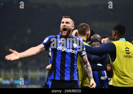 Milano Skriniar (Inter) ; Gennaio 4; 2023 - Calcio : Campionato Italiano 2022 2023 ; 16Day ; incontro tra Inter 1-0 Napoli allo Stadio Giuseppe Meazza ; Milano, Italia; ;( foto di aicfoto)(ITALIA) [0855] Foto Stock