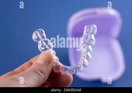 Trattamento ortodontico, bretelle invisibili, nuova tecnologia ortodontica, stecca occlusale Foto Stock