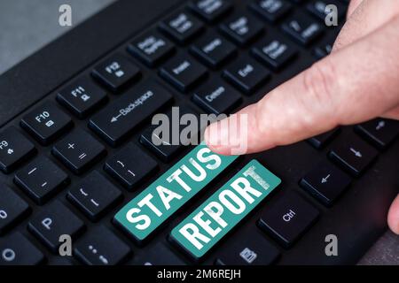 Didascalia di testo che presenta il rapporto di stato. Foto concettuale aggiornamento Riepilogo delle situazioni a partire da un periodo di tempo Foto Stock
