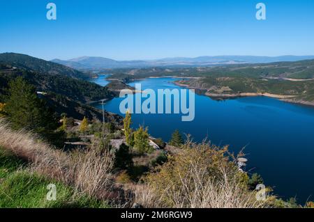 Atazar è un importante bacino idrico di Madrid Foto Stock