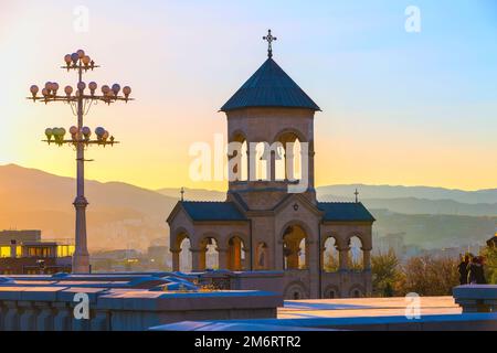 Campanile Chiesa della Santissima Trinità a Tbilisi, Georgia Foto Stock